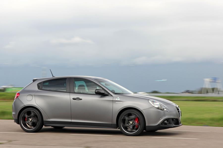  Alfa Romeo Giulietta Quadrifoglio Verde Launch Edition (940) 2014 года  (фото 5 из 17)